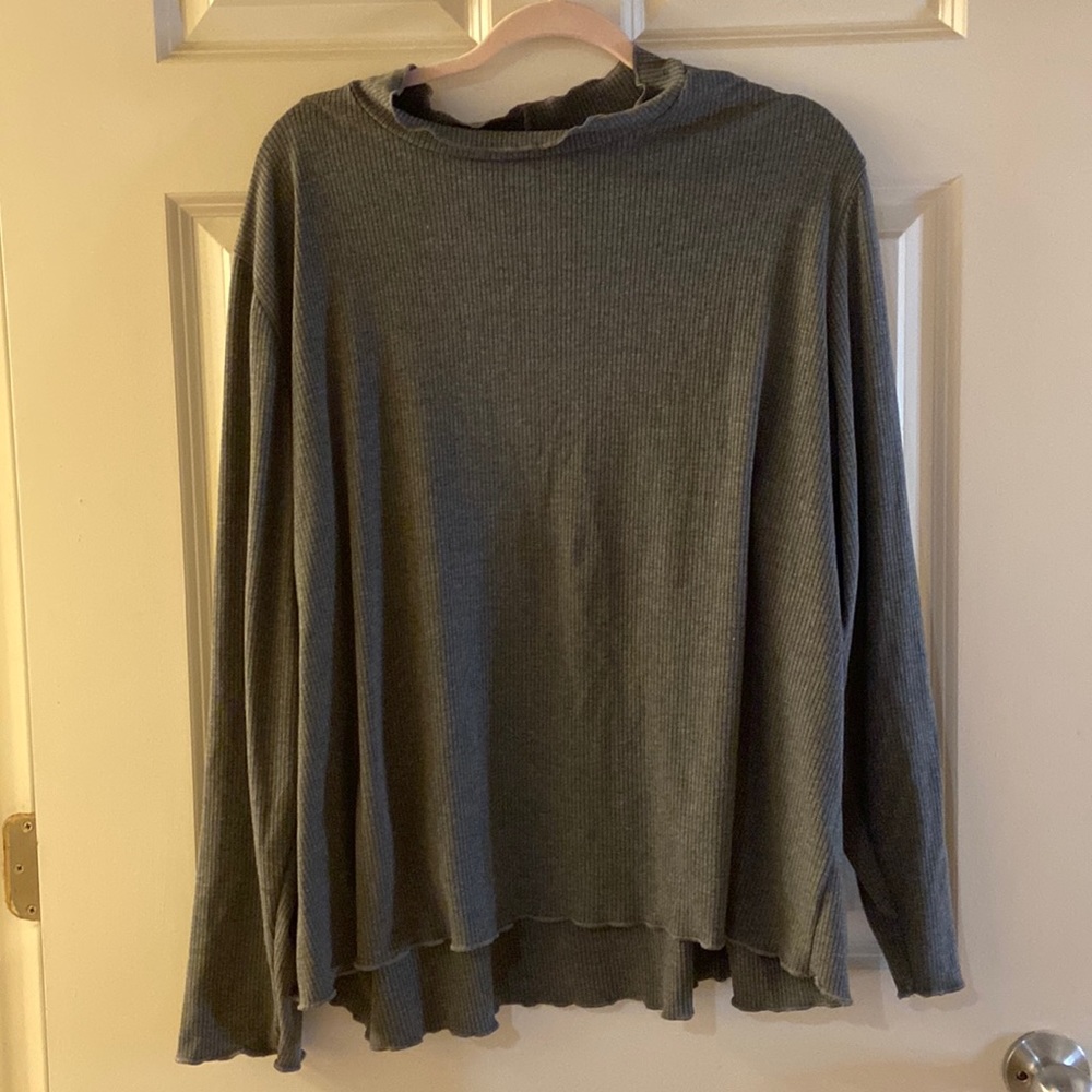 Maurice’s long sleeve grey ruffle cuff shirt